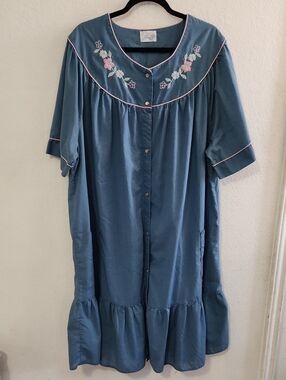 Vintage Leisure Life Floral Embroidered Snap Front Housecoat XXL Grandmacore